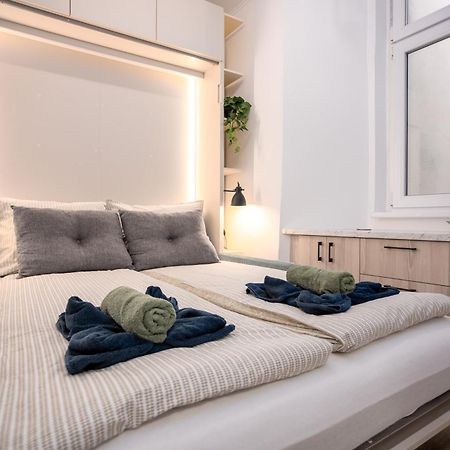 Relax Apartment By The Parliament Budapest Exterior foto